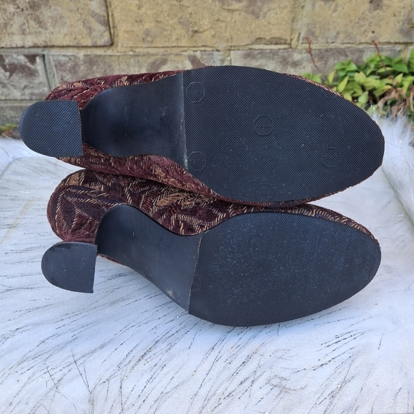 Baci Daisy Tapestry Brocade Mink Fur Pom Pom Slip-On Ankle Heel Boots  Size 6.5 - Picture 15 of 16